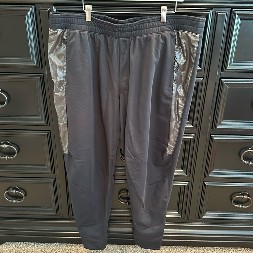 Under Armour fitted coldgear pants